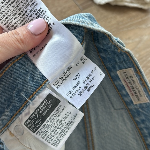 LEVIS JEAN SHORTS SIZE 27 BRAND NEW - Picture 3 of 3